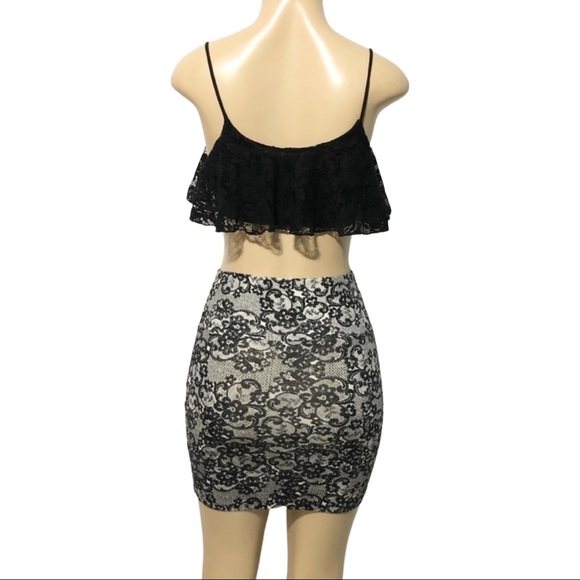 🦋Love Culture M Black Floral Lace Spaghetti Strap Crop Top🦋 - Picture 7 of 9